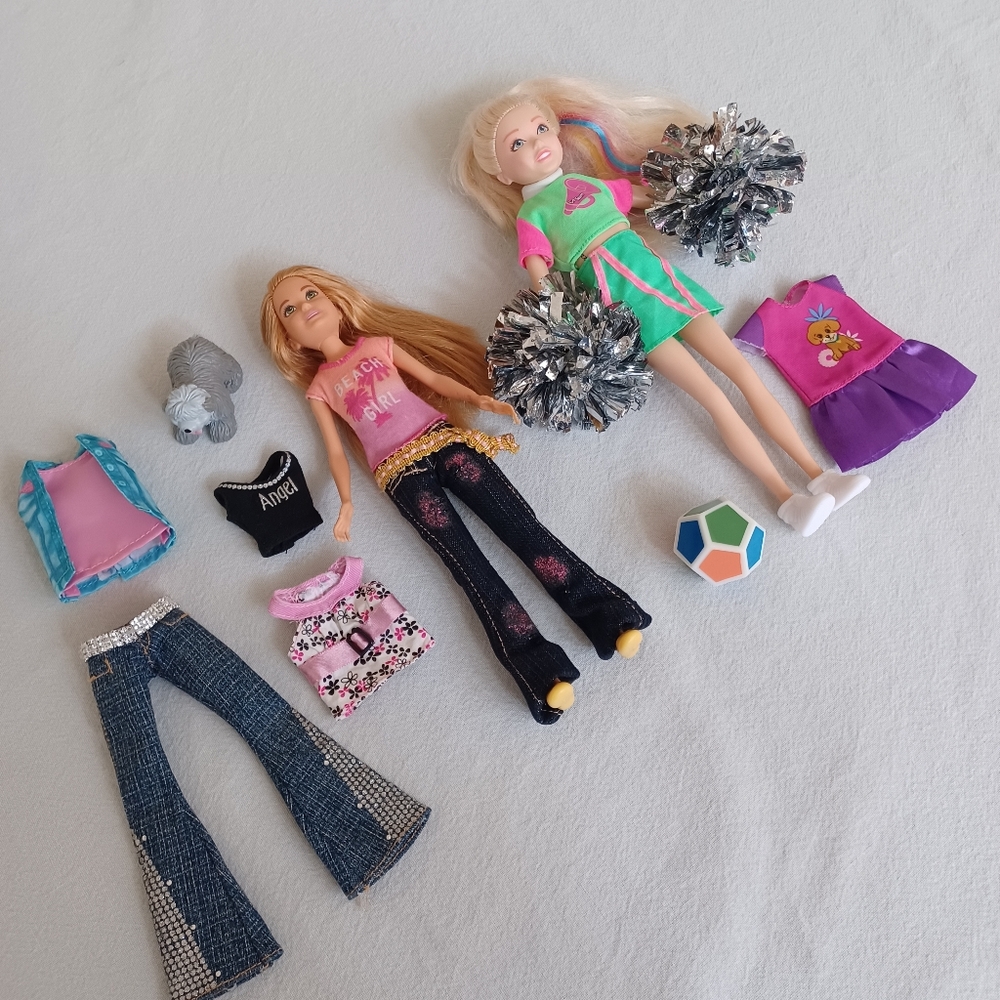 Barbie Doll Cheerleader Set with Outfits - Picture 6 of 14